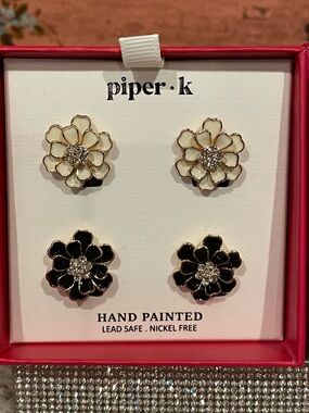 Piper k Hand Painted Flower Stud Earring Set - Black & Cream